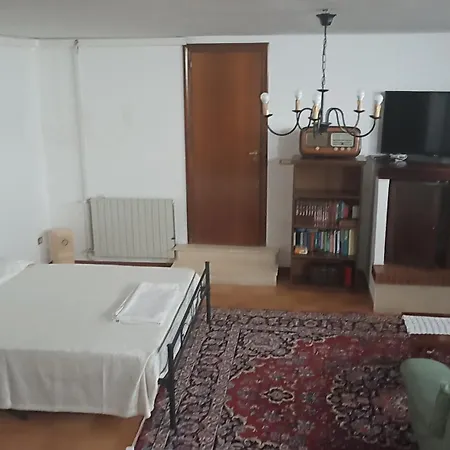 Taverna Monolocale בית הארחה *